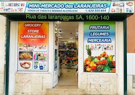 mini mercado in Laranjeiras offers everything you need for grocery shopping